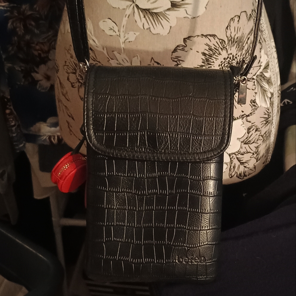 Befen Black Leather Croc Embossed Crossbody Bag - Picture 8 of 15